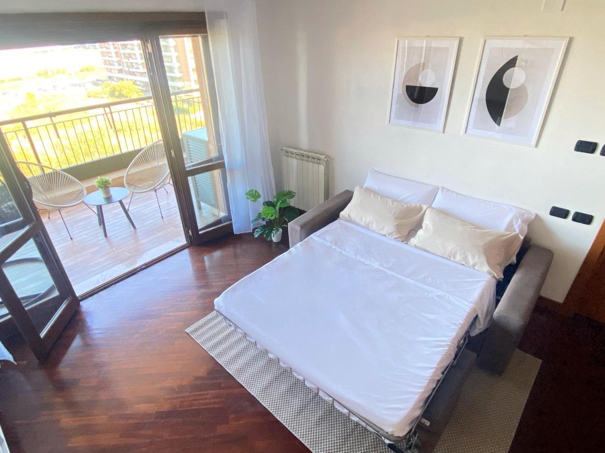 Sunset Escape Apartment - Panoramic Terrace Фьюмичино Экстерьер фото