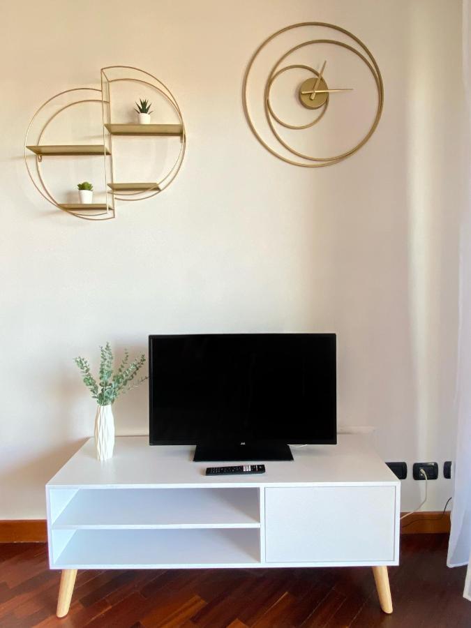 Sunset Escape Apartment - Panoramic Terrace Фьюмичино Экстерьер фото